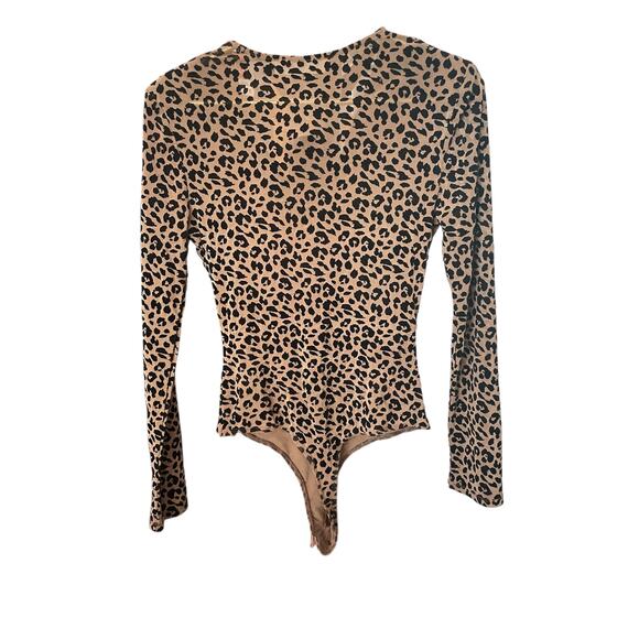 ASTR the Label Cheetah Print Bodysuit – V-Neck, Long Sleeve – Size S – EUC - Picture 3 of 6